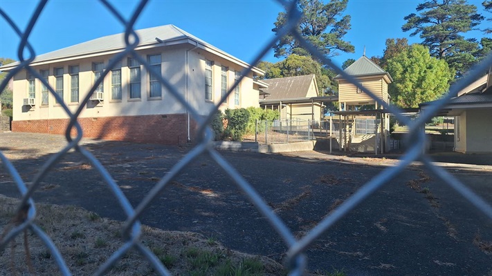 External image of the Old Beaufort Primary School