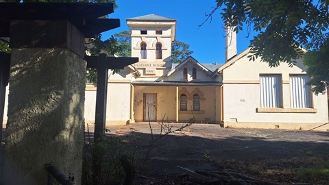 The historic front to the Old Beaufort Primary School 